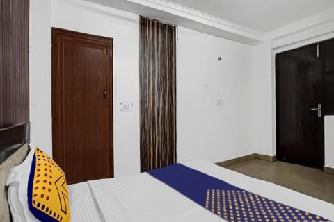 SPOT ON AK Residency Hotel in Noida
