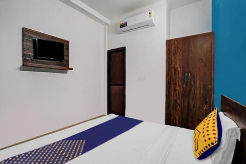 SPOT ON AK Residency Hotel in Noida