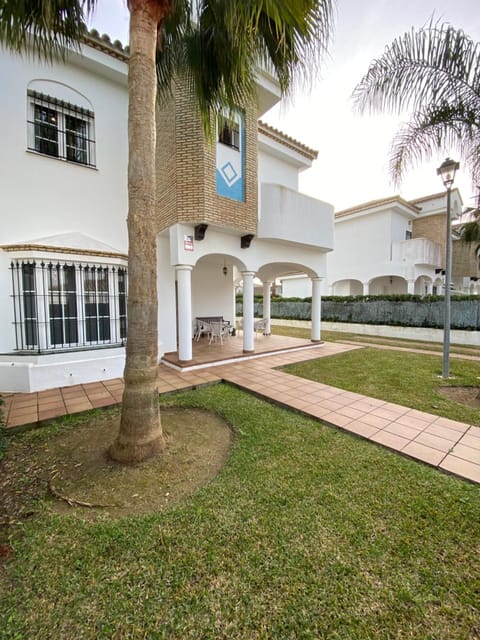 Casa Rosa House in Chiclana de la Frontera