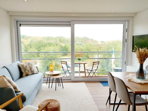 View (from property/room), Seating area, Dining area