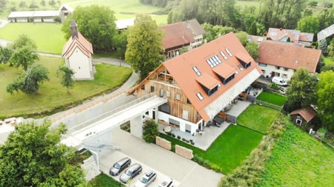 Property building, Neighbourhood, Natural landscape, Bird's eye view, Garden, Garden view, Street view, Location, Parking