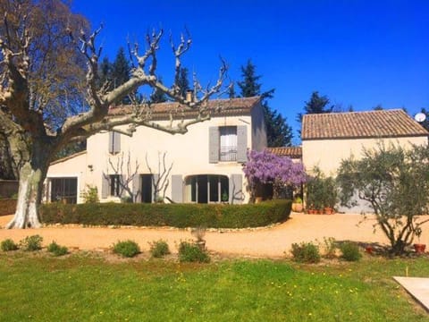 Provencal farmhouse, pool, pool house, countryside Plan d’Orgon, Provence - 8 people Villa in Cavaillon