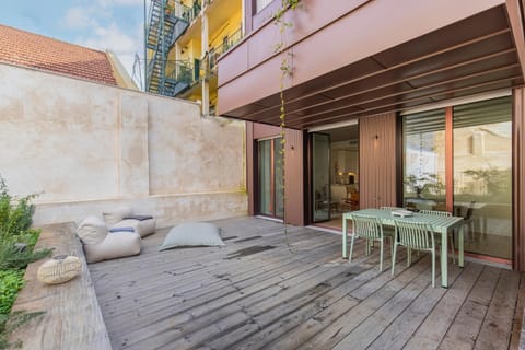 Deluxe 2BDR Apartment W/ Patio by LovelyStay Eigentumswohnung in Lisbon