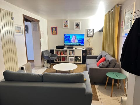 Communal lounge/ TV room, TV and multimedia, Living room