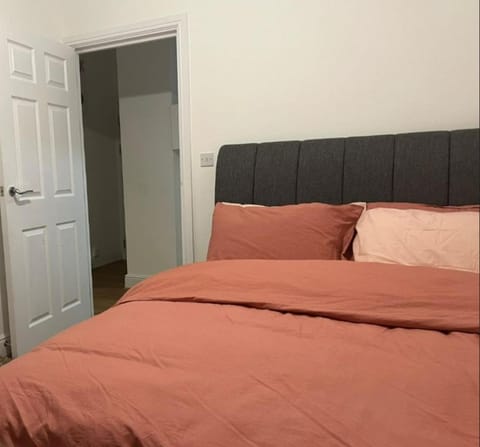 Modern and Stylish 1bed flat Condo in Barking