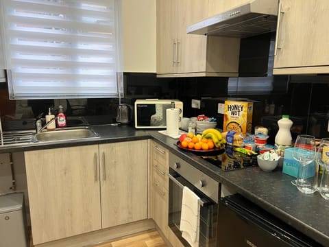 JJ Serviced Apartment - Close to Tube Station & Near Central London & Wembley Apartment in London Borough of Ealing