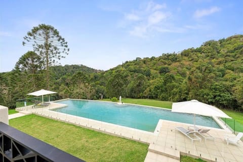 Maleny Chateau 5 Bed , Pool, Country experience, Creek, Gym Casa in Balmoral Ridge