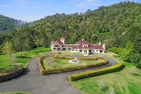 Maleny Chateau 5 Bed , Pool, Country experience, Creek, Gym Haus in Balmoral Ridge