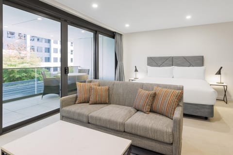 Meriton Suites Canberra Apartment hotel in Canberra