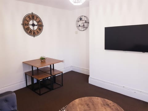 The Birchington - 3 Bedroom Apartment & Workspace Condo in South Shields