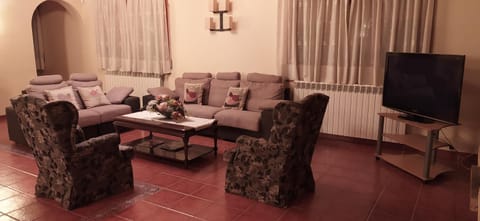 Communal lounge/ TV room, TV and multimedia, Living room, Seating area, Evening entertainment