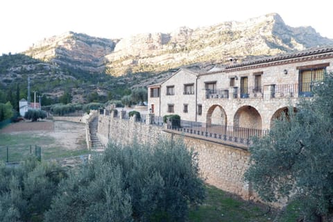 Property building, Natural landscape, Landmark view, Mountain view