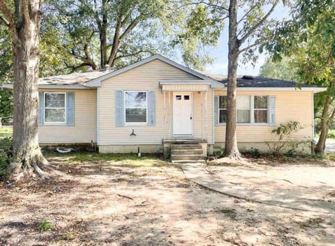 3 Bedroom Home Away From Home. House in West Monroe