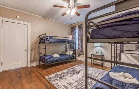 Blue Moon Bungalow- Combined Apartment in Memphis