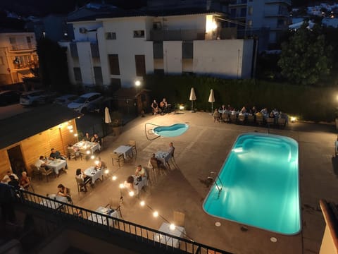 People, Pool view, Swimming pool, Dinner