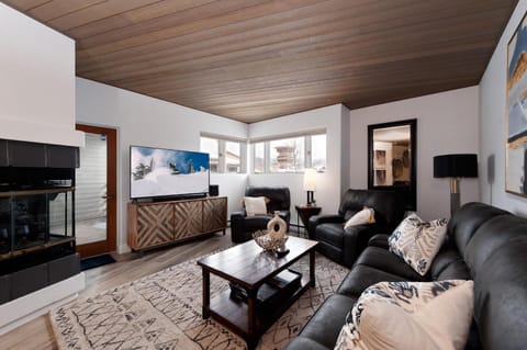 Eolus 422 House in Purgatory