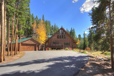 Peaceful Pines Log Lodge House in Blue River