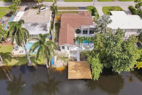 Waterfront Tropical Oasis 4 Bedroom Pool Home Villa in Wilton Manors