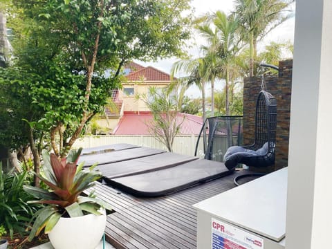 Cheerful/family friendly home with water views House in Wollongong