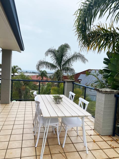 Cheerful/family friendly home with water views House in Wollongong