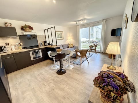 Appartement cosy bord de mer avec jardinet, garage et WiFi - FR-1-361-459 Apartment in Jullouville