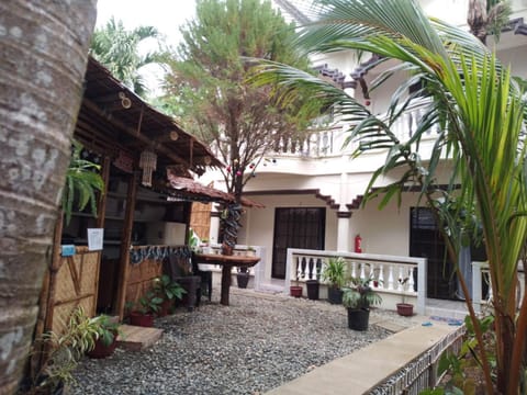 Tresha Lance Apartelle Apartment hotel in Boracay