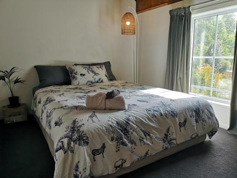 The Gisborne Club - Boutique accommodation Bed and Breakfast in Gisborne