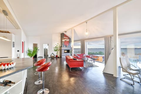 Kitchen or kitchenette, Living room, Seating area, Dining area