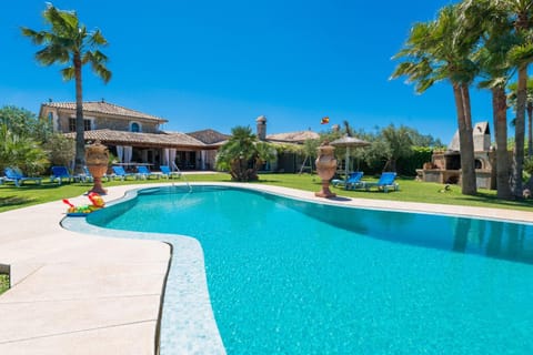 Property building, Day, Garden, Garden view, Pool view, Swimming pool, sunbed