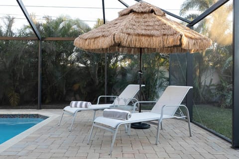 Large Pool, Large Lanai, Large Yard, Sleeps 14! - A Grand Oasis House in Cape Coral