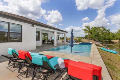Gulf access, Heated Salt Water Pool & Kayaks - Villa Adventure Cove - Roelens Vacations Haus in Cape Coral