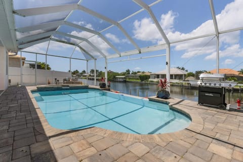 Heated Infinity Pool, Gulf Access, Pool table, sleeps 22 - Cape Coral Dolphins - Roelens Vacations House in Cape Coral