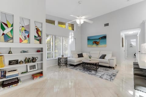 Pet Friendly Paradise - Casa Flamingo - Roelens Vacations House in Cape Coral