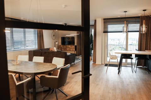 Living room, Seating area, Dining area