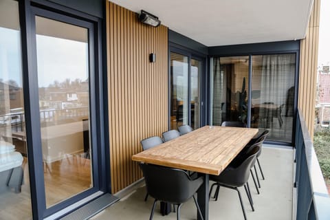 Patio, Balcony/Terrace, Balcony/Terrace, Seating area, Dining area