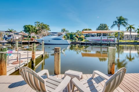 The Steak Out Gulf Access - Sleeps 14! Roelens Vacations Casa in Cape Coral