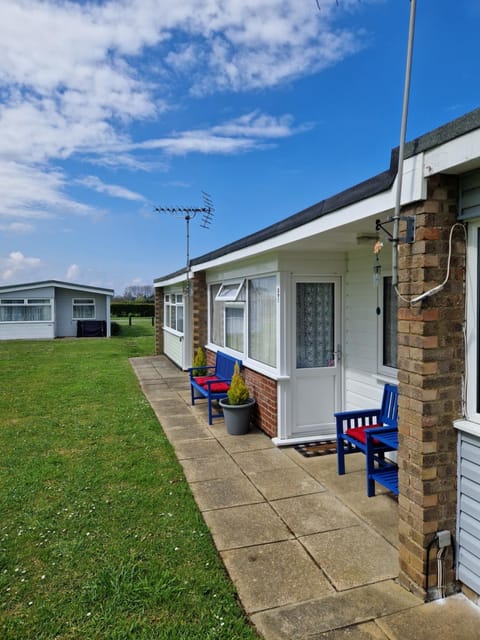 Sundowner D & A Holiday Home Chalet in Hemsby