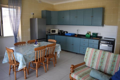 Seaview 2-bedroom Apartment in Xlendi Condo in Munxar
