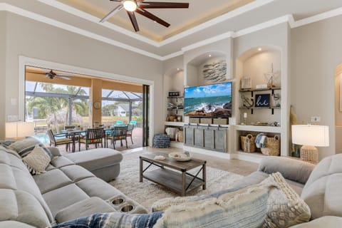 Luxury Waterfront Home - Villa Cheaper Than Therapy - Roelens Vacations House in Cape Coral