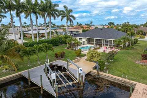 Gulf Access pool home - Villa Island Time - Roelens Vacations House in Cape Coral