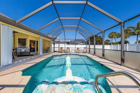 Gorgeous heated pool home - Villa Palm Tree - Roelens Vacations House in Cape Coral