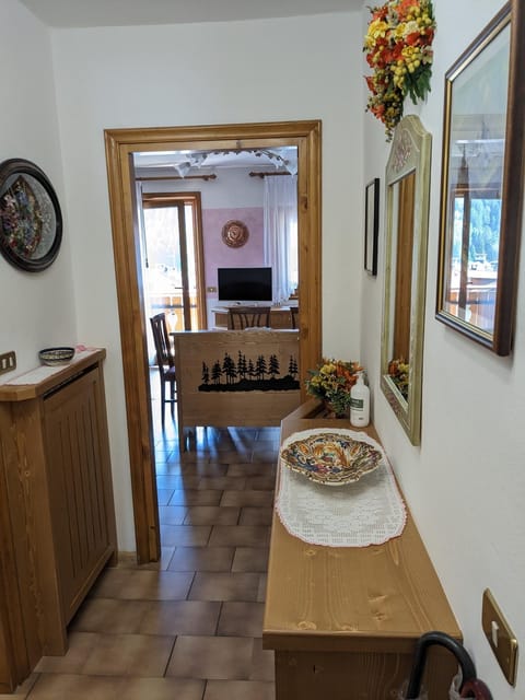 Kitchen or kitchenette, Food and drinks, Food