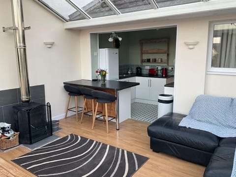 Kitchen or kitchenette, Seating area, Dining area