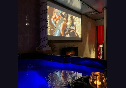 Hot Tub, TV and multimedia