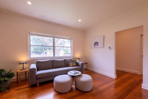 Campbells Cottage by Ready Set Host Casa in Frankston