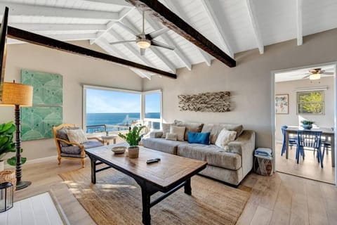 OCEAN FRONT Beach HOUSE! Private Stairs to SAND! Casa in Laguna Beach
