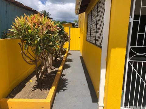 DonaMae 2 story Barbados House Casa in Bridgetown