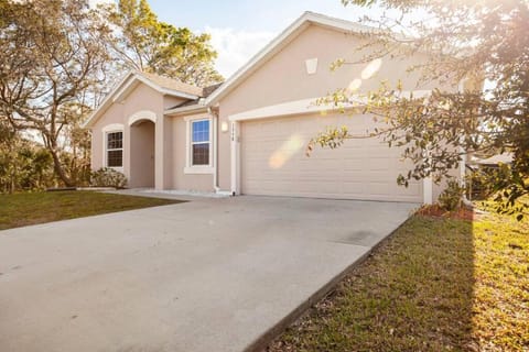Modern 4 Bdr Home near Tradition Town Center House in Port Saint Lucie
