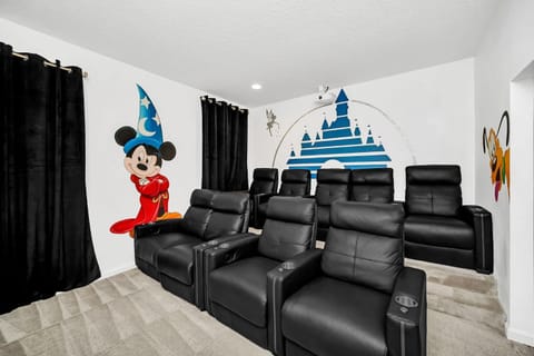 Disney Themed - Game Room And Private Pool! Haus in Kissimmee
