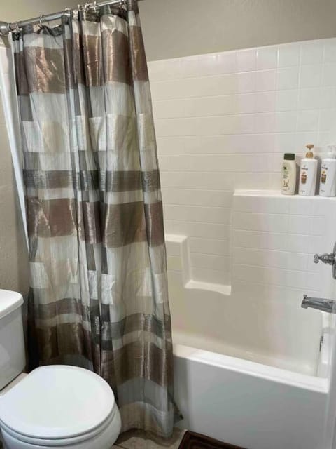Family friendly 4-bdrm 3.5 bath w guest suite Casa in Flagstaff